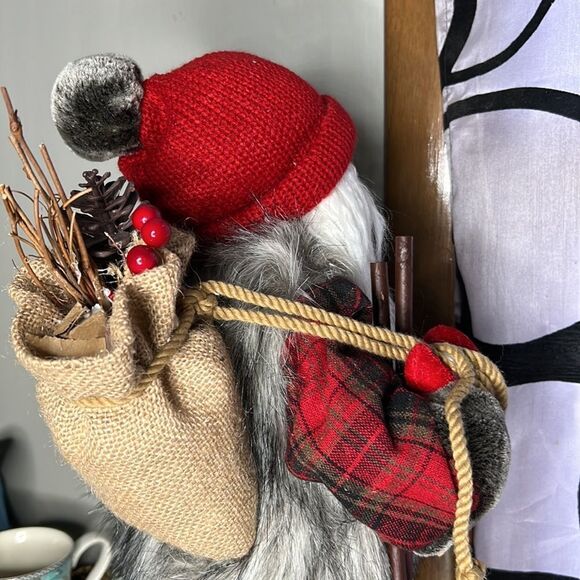 Ellsworth Avenue decorative skiing, Santa Claus with porcelain face - Picture 13 of 16